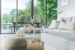 Exclusive Sandbox Beachfront Villa