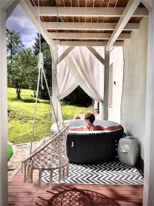 Kino na łące apartament z jacuzzi i prywatną salą kinową