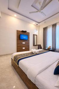 Hotel Woodlark Heights Zirakpur Chandigarh !! Easy Airport Access ! Budget Friendly