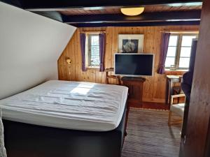 Historic Holiday Idyll Close To The Water