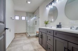 Raquel Ocean view family and friends house 12ppl