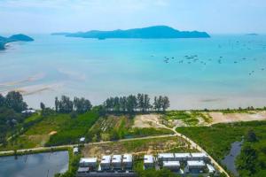 Luxury Seafront 3BR Pool Villa Duplex A2