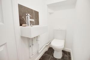 Studio flat next to train station