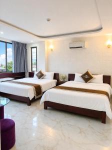 White Rose Hotel