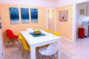 CasaViva Pacifica - 2BR Sleeps 10 with Firepit, BBQ & Shared Yard, Kids Zone - Walk to Hillcrest Fun, Near Zoo, Balboa Park & Beaches