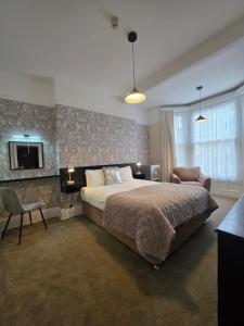 Rivelyn Hotel Bar & Restaurant