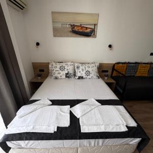 Студия 310 и 312 на първа линия