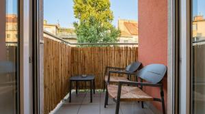 Bright 1BR Apartment with Living Room & Balcony