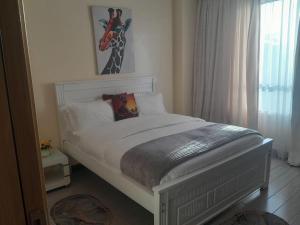 Elegant classy apartment with swimming pool ,fully equipped gym ,child play area and close proximity to shopping malls and great breathtaking views