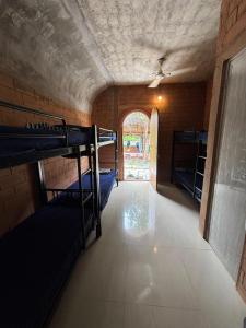 Auro Waves Rooms & Hostel