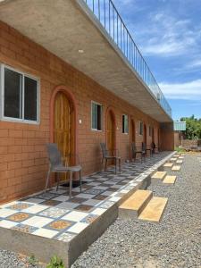 Auro Waves Rooms & Hostel