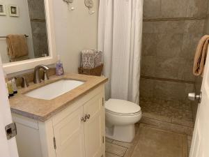 Kihei Bay Surf #213 Studio Kitchen, Wifi, Great Rates, Shared Hot Tub, Near Beach