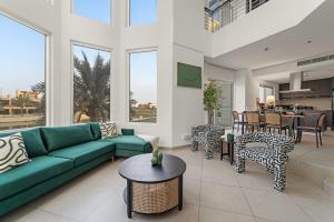 FIRST CLASS 3BR Modern Duplex with Tranquil Lake View