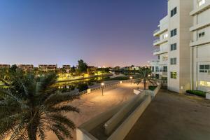 FIRST CLASS 3BR Modern Duplex with Tranquil Lake View