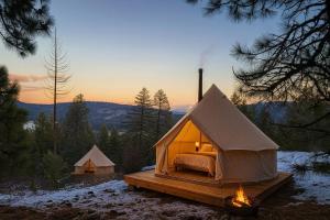 Scenic Glamping Stay with Quiet Privacy and Restful Views in Sandpoint, Idaho