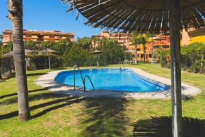 Paraíso Natural en Marbella con Piscina y Parking