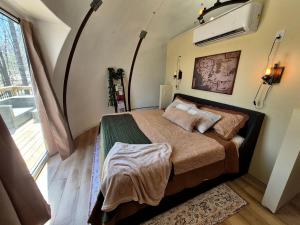 Secluded Woodland Geodome with Panoramic Views & Private Trails in Milledgeville, Georgia
