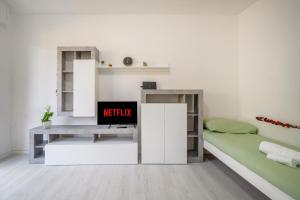 Como and Swiss 5 min - Lake at 10 min - Wifi and Parking