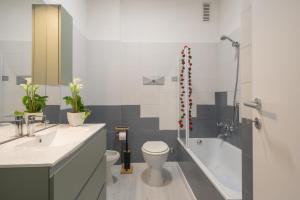 Como and Swiss 5 min - Lake at 10 min - Wifi and Parking