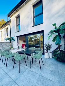 Elegant 5BR & 1LR Villa , Private Stay with Prime Location