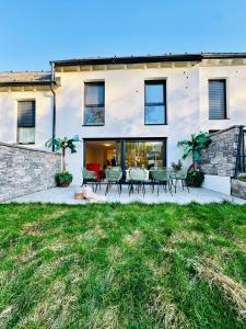 Elegant 5BR & 1LR Villa , Private Stay with Prime Location