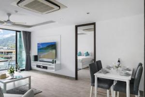 Seaview 2 BR Apt with Private Pool and Terrace at Absolute Residence 5404