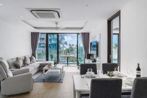 Seaview 2 BR Apt with Private Pool and Terrace at Absolute Residence 5404