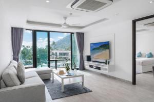 Seaview 2 BR Apt with Private Pool and Terrace at Absolute Residence 5404