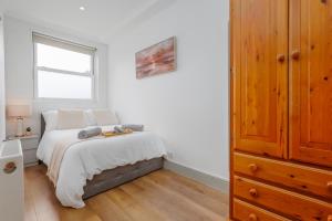 Stylish Southbourne Coastal Retreat Near Beach with Free Parking