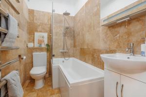 Stylish Southbourne Coastal Retreat Near Beach with Free Parking