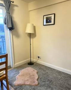 Cosy Flat in Zone 1 - 1min to Tube