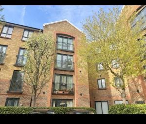 Cosy Flat in Zone 1 - 1min to Tube