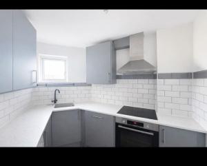 Cosy Flat in Zone 1 - 1min to Tube
