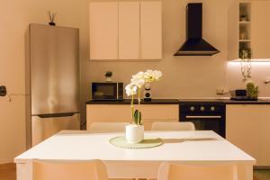 SHARED SWIMMING POOL, House relax Lu Bagnu img9