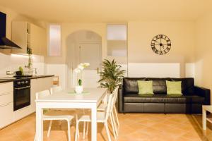 SHARED SWIMMING POOL, House relax Lu Bagnu img6