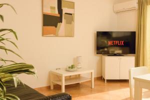 SHARED SWIMMING POOL, House relax Lu Bagnu img8