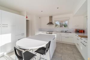 Villa 4 étoiles à 50M la plage tranquille et lumineuse à TREGASTEL - Réf 135