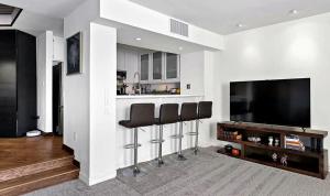 Charming Venice Retreat with Modern Amenities