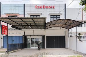 RedDoorz at Pandu Raya Bogor by Madam M Place
