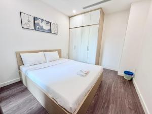 Luminous Skyline Apartment