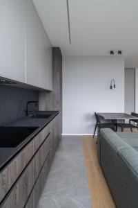 Modern 1BDR Apartment with Free parking