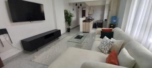 Easystays Third avenue