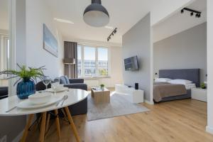 Wola Pet-friendly Apartments with AC Sławińska by Noclegi Renters