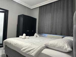 Comfortable 2BR Apartment Near City Center with En-Suite
