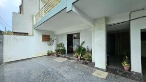 Moksh Hotel