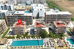 Apartment With Pool View 001 - Happy Rentals