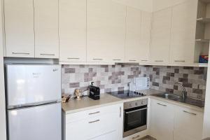 Apartment With Pool View 001 - Happy Rentals