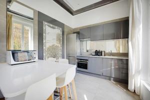 Charming 2BR 4P - Georges V Champs-Ã‰lysÃ©es