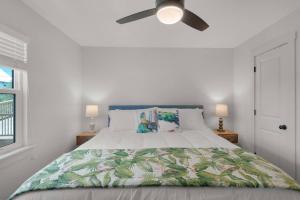 Beachfront Bliss 3BR Coastal Escape w Deck BBQ