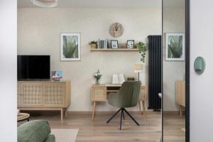 Urokliwy Apartament z Parkingiem Blisko Bramy Floriańskiej w Krakowie by Noclegi Renters